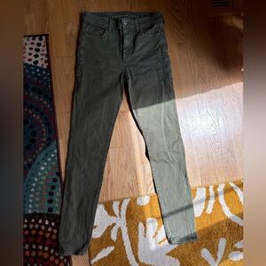 American Eagle Skinny Jeans / Khakis